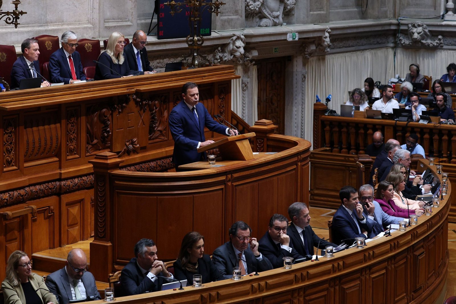 O primeiro-ministro, Luís Montenegro, durante debate parlamentar quinzenal, na Assembleia da República, em Lisboa, em 3 de outubro de 2024. Crédito: Tiago Petinga, Lusa