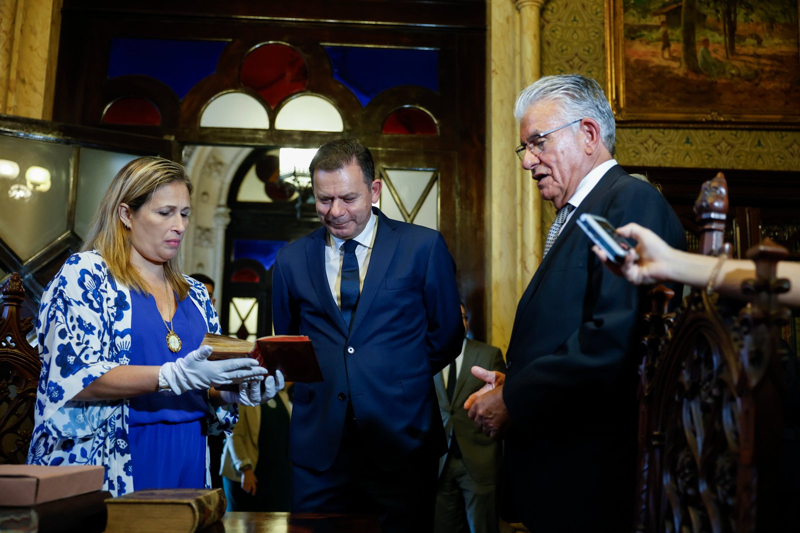 Primeiro-ministro Luís Montenegro visitou Real Gabinete Português de Leitura, no Rio de Janeiro, em sua passagem pelo Brasil. Crédito: EPA/SEBASTIAO MOREIRA.