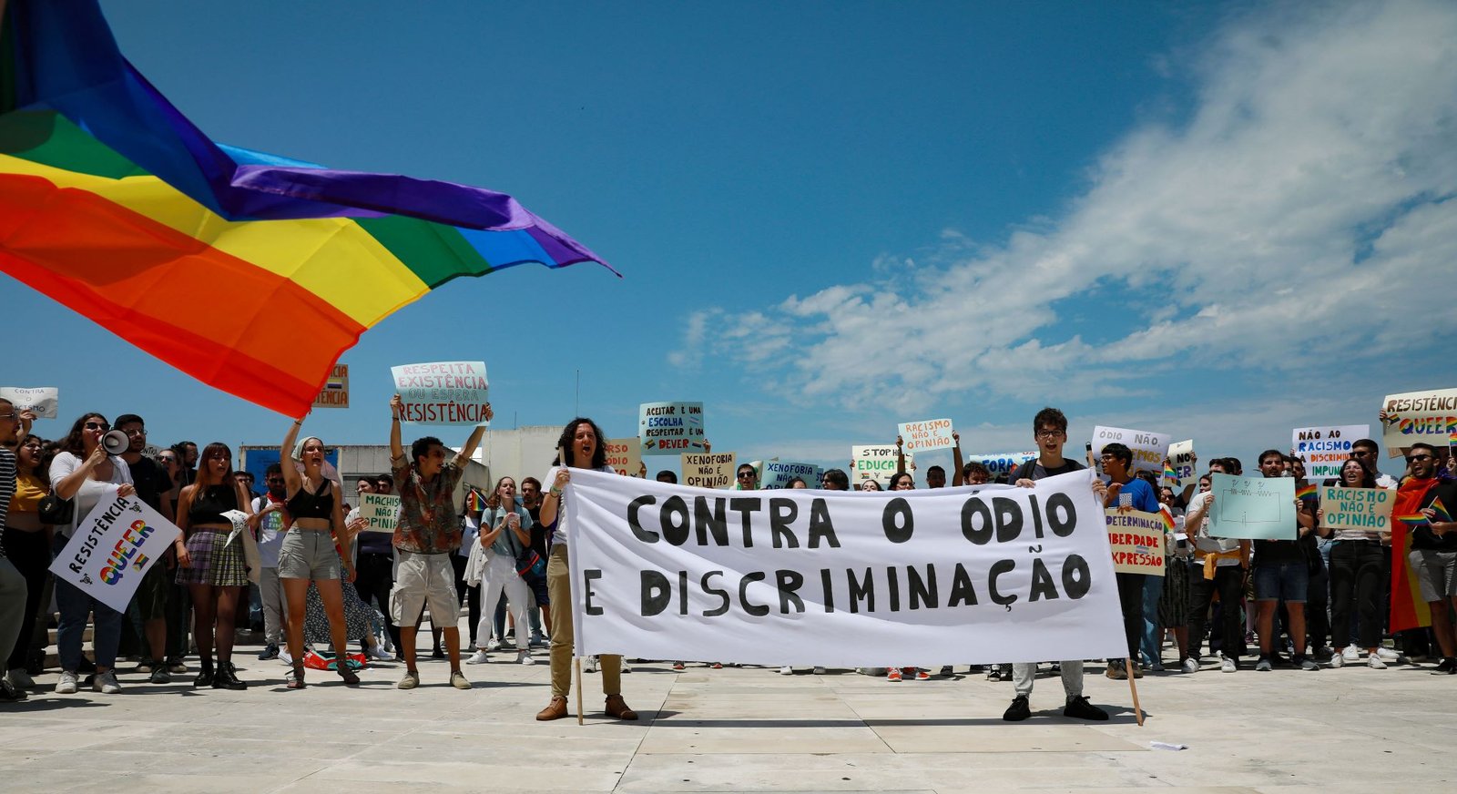 Manifestação contra o discurso de ódio e discriminação promovida por um grupo de estudantes da Universidade de Aveiro, em 4 de julho de 2022. Crédito: Estela Silva, Lusa