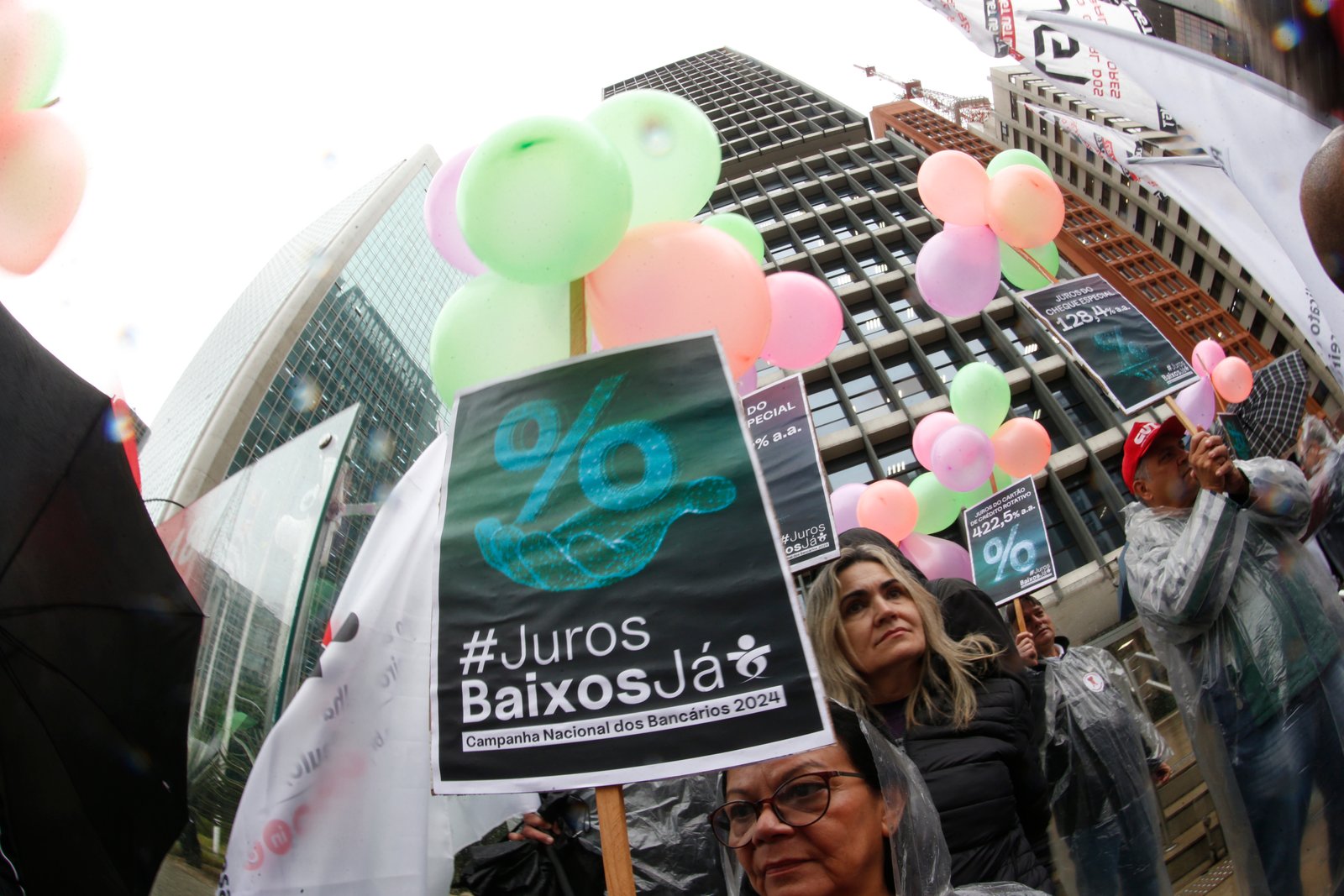 Manifestação nacional contra os juros altos em frente ao Banco Central, em São Paulo. Crédito: Paulo Pinto, Agência Brasil