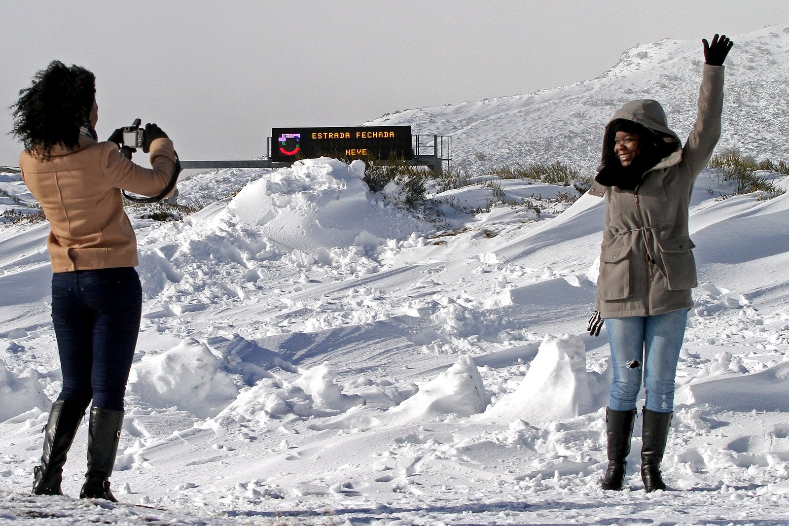 Serra da Estrela oferece experiências únicas, desde pistas de esqui até vilas históricas e uma gastronomia irresistível. Crédito: António José/Lusa