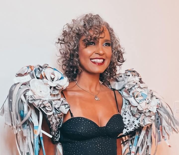 Carla Visi durante o show de 45 anos da banda Cheiro de Amor - Crédito: Marcos Froes