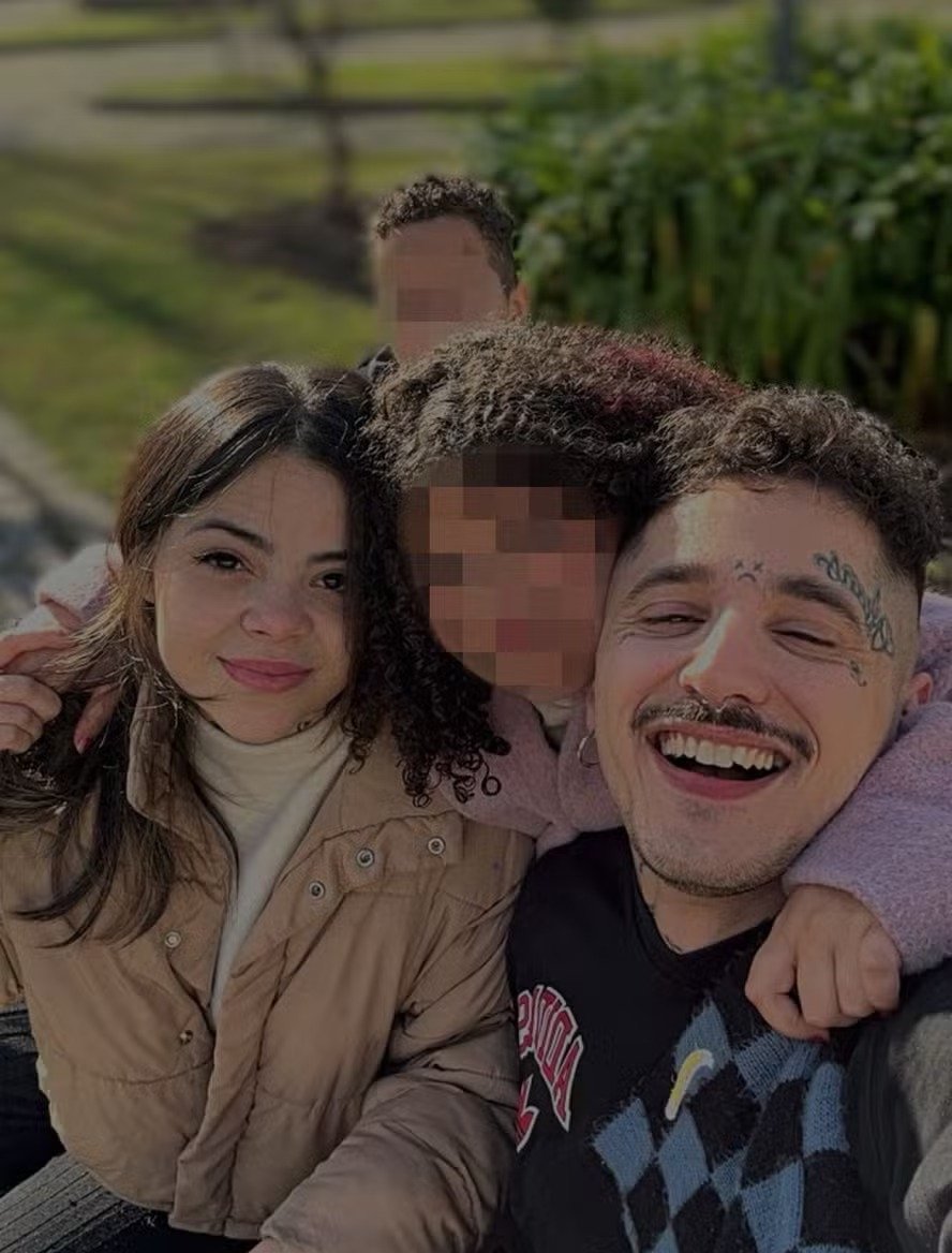 Casal brasileiro de tatuadores perdeu a guarda dos filhos. Crédito: Reprodução Redes Sociais