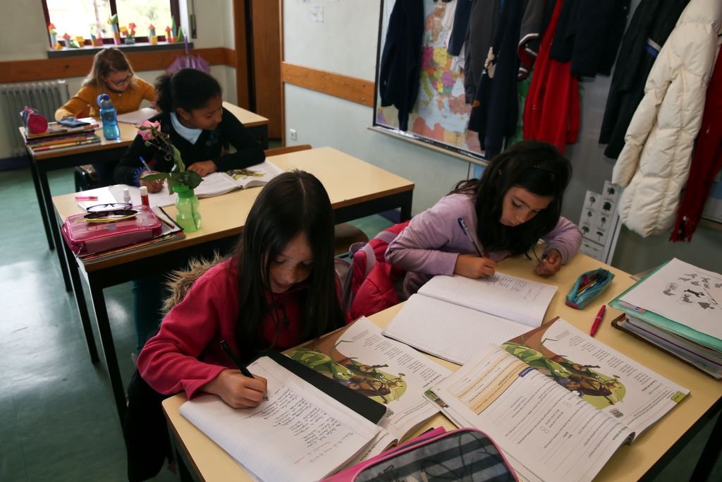 Alunos na sala de aula na Escola EB 2,3 de Taveiro, em Coimbra, 12 de maio de 2016. Crédito: Paulo Novais, Lusa