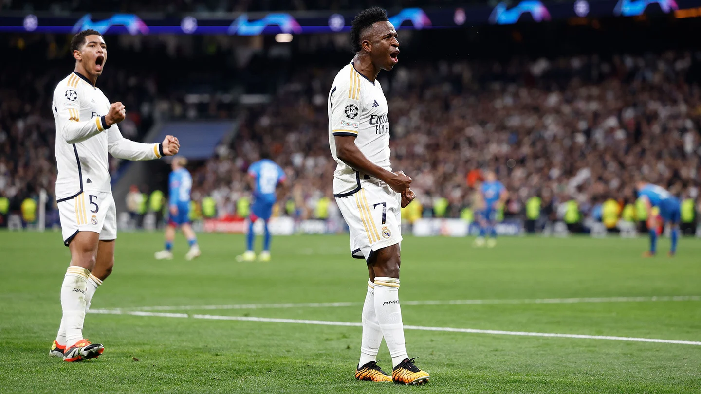 À direita, Vinícius Jr., jogador brasileiro do Real Madrid. Crédito: Real Madrid, divulgação