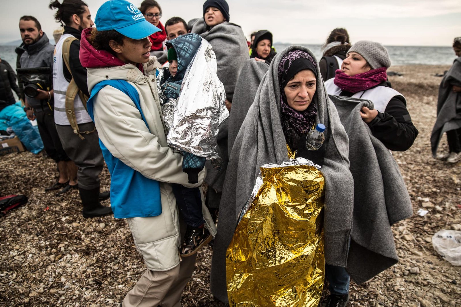 Refugiados recebem ajuda. Crédito: ACNUR, divulgação