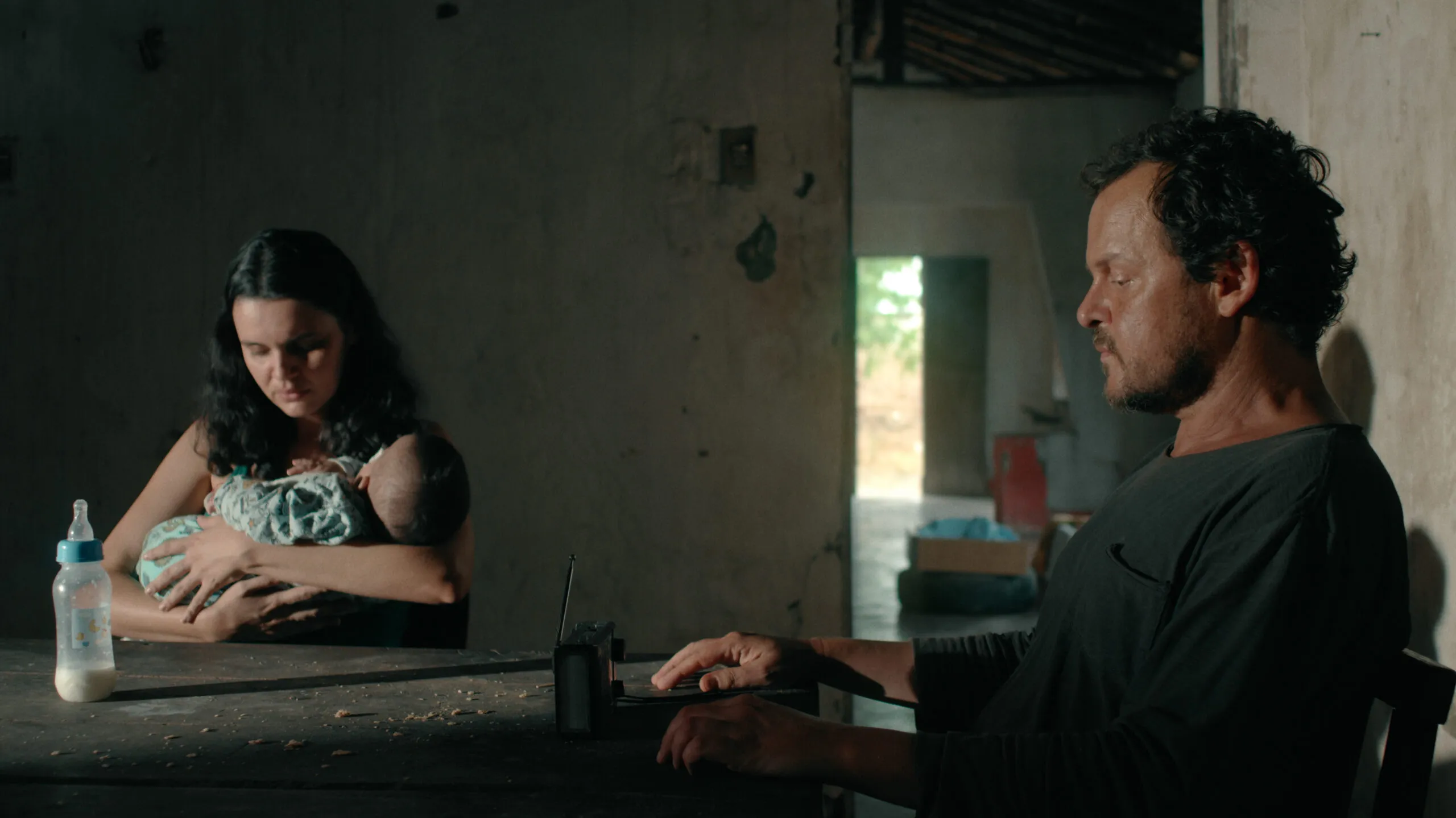 "Mais pesado é o céu", de Petrus Cariry com Matheus Nachtergaele e Ana Luiza Rios. Crédito: Divulgação