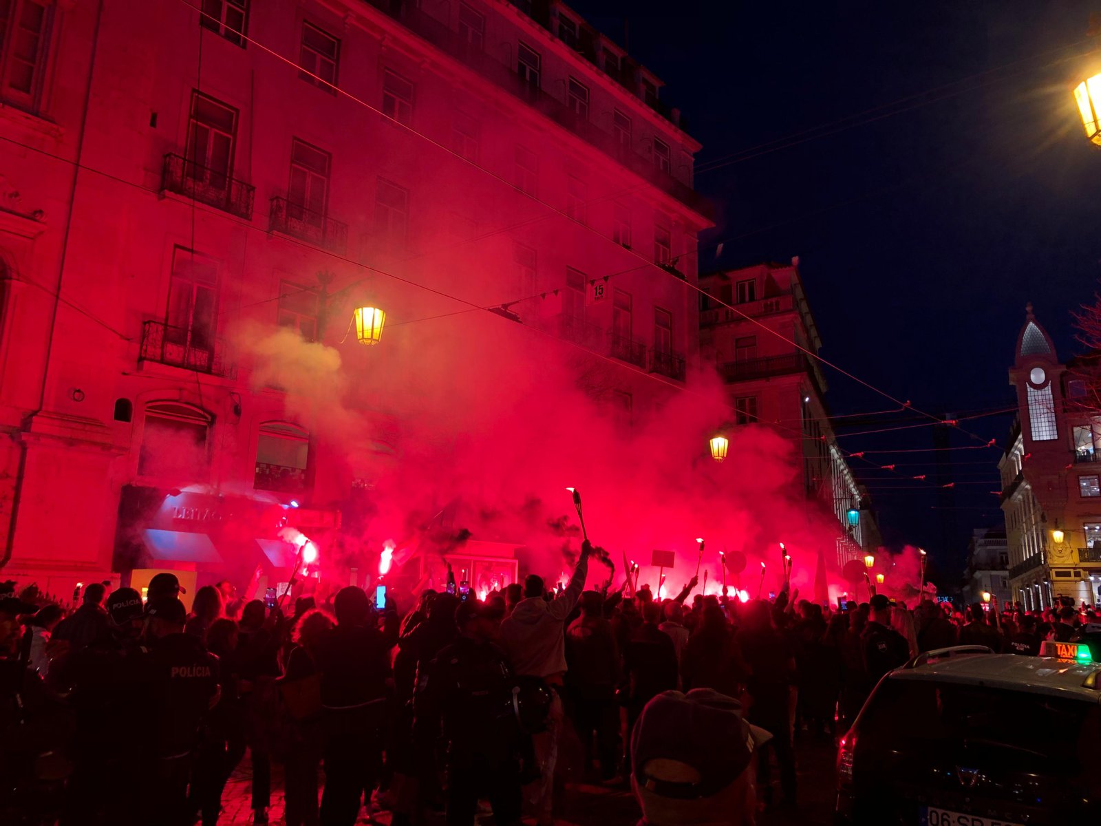 Extremistas de direita fazem marcha xenofóbica em Lisboa. Crédito: Stefani Costa, BRASIL JÁ