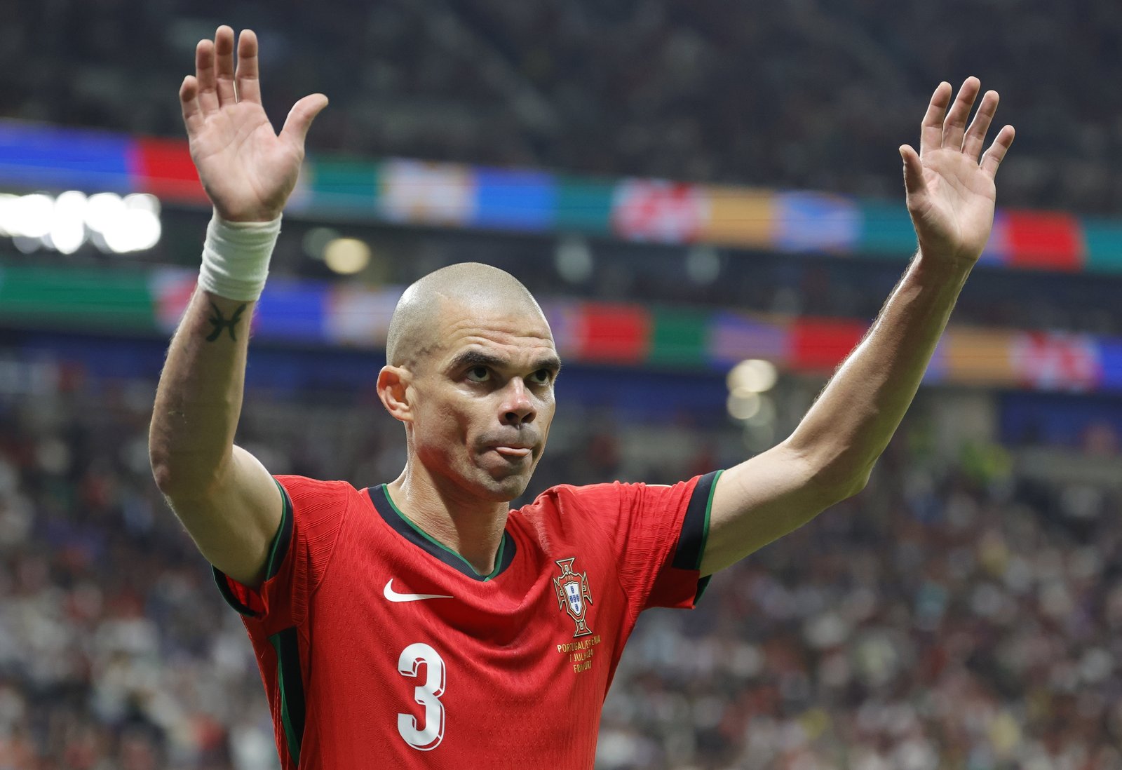 Pepe se despediu do futebol aos 41 anos Crédito: Ronald Witted, EPA, Lusa