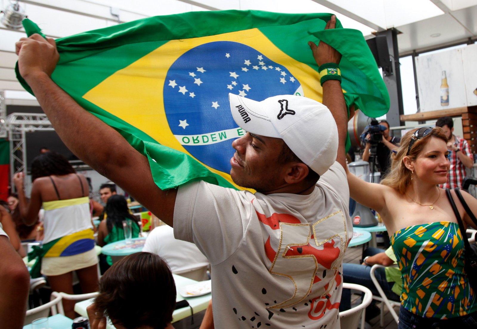 Torcedores assistem a jogo do Brasil (Arquivo). Crédito: José Sena Goulão, Lusa