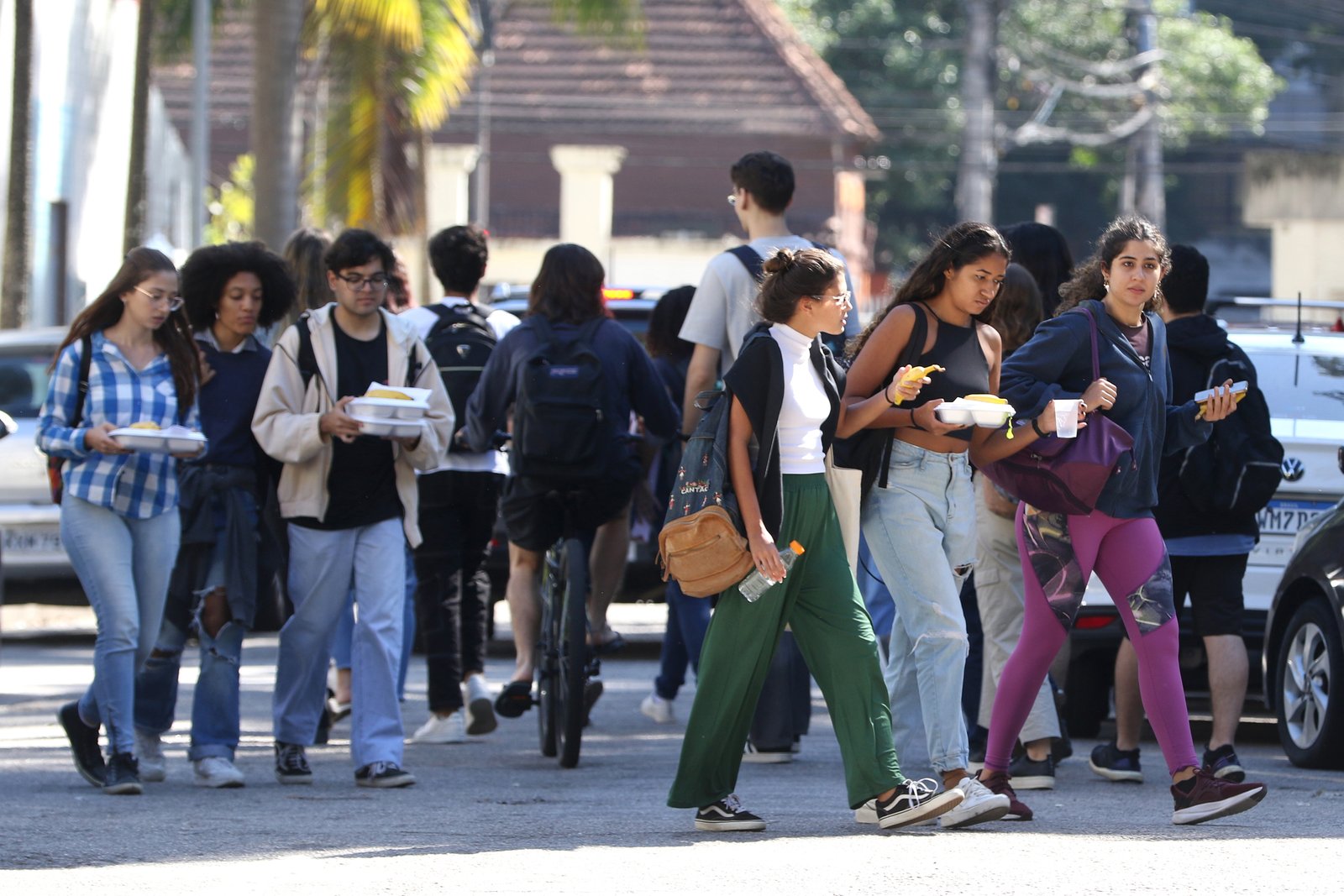 Estudantes universitários no campus Praia Vermelha da UFRJ. Crédtio:Tânia Rêgo, Agência Brasil