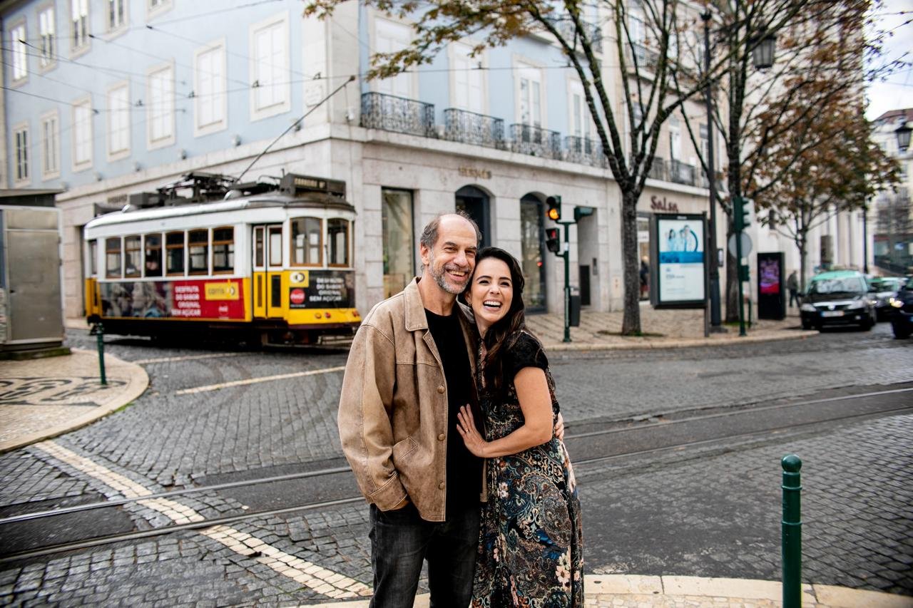 Roberto Bomtempo e a mulher, a atriz e produtora Miriam Freeland, em Lisboa Crédito: Mariana Gama