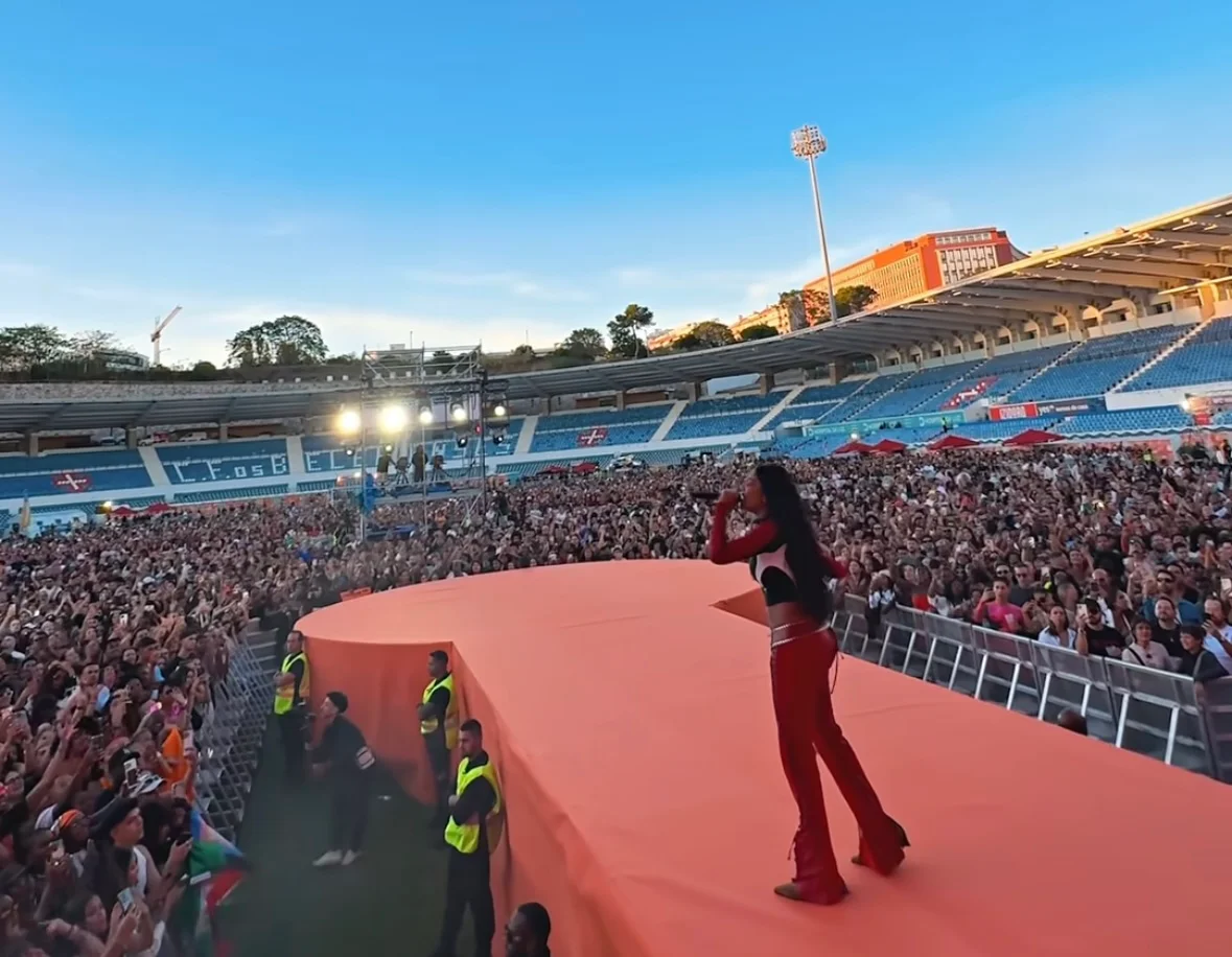 Quinze mil pessoas no Estádio do Restelo, em Lisboa - Foto: Reprodução