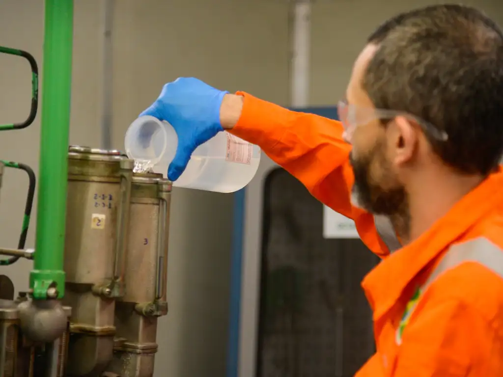 Técnico de laboratório da Petrobras apresenta nova Gasolina Podium da estatal (Arquivo). Crédito: Tomaz Silva, Agência Brasil